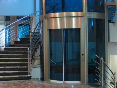 Nên bố trí thang máy ở đâu?